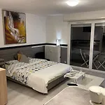 Apartament F1 Avec Terrasse, 5 Min De Colmar, Vignoble Et Free Parking